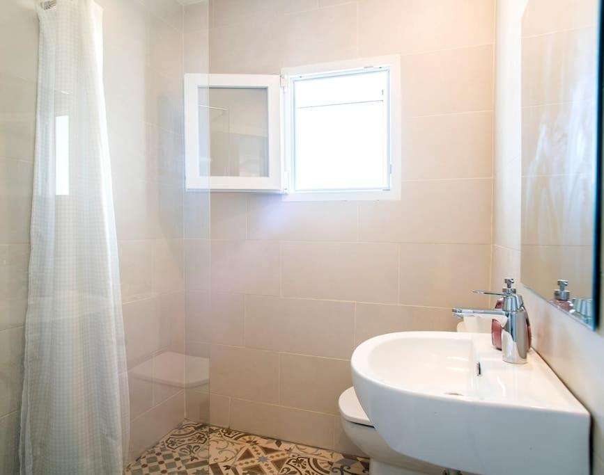 20 Min From Bcn- Charming House W/ Pool & Bbq Area Villa Cervelló Buitenkant foto